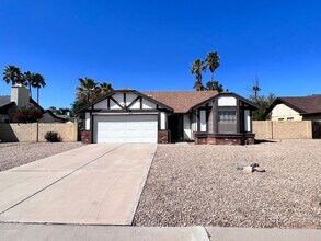 Building Photo - Phoenix 3 Bed, 2 Bath Home with Single Story