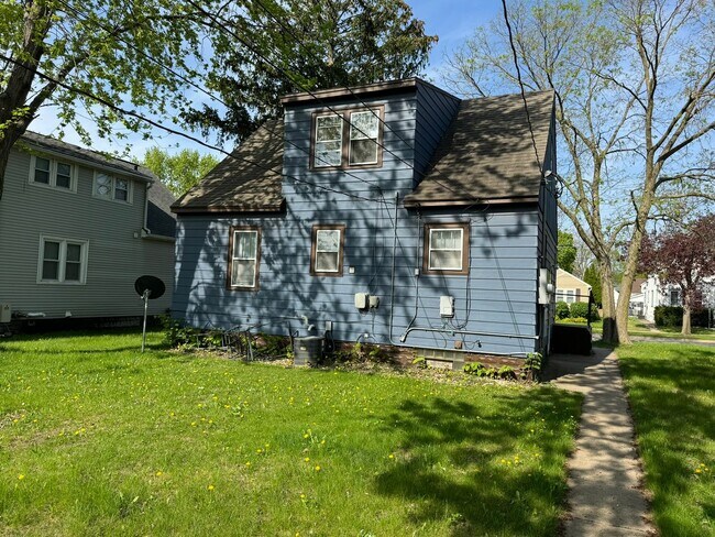 Building Photo - ds2119