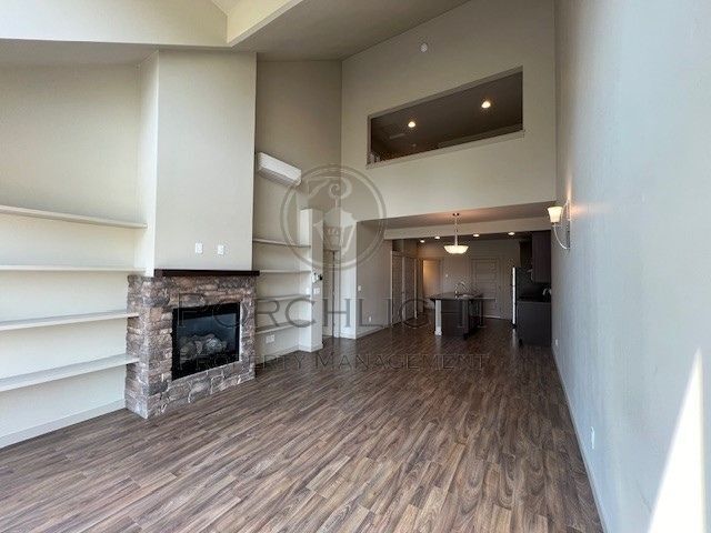 Building Photo - 2200 Greenview Cir