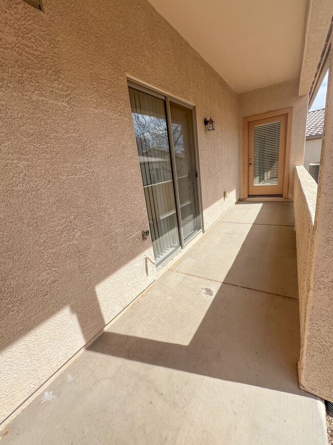 Building Photo - TOWNHOME - COTTONWOOD - VILLAS ON ELM