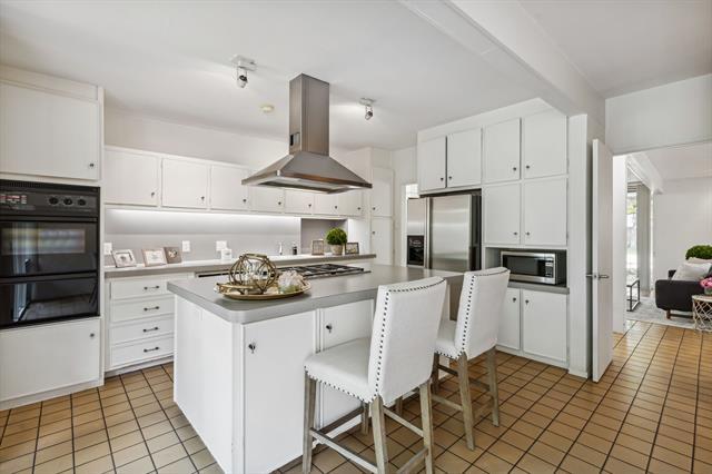 Building Photo - 10714 Royal Springs Dr