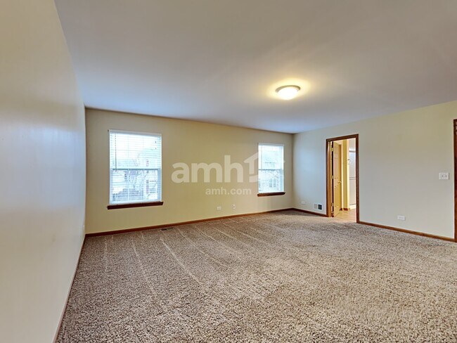 Building Photo - 255 Springwood Dr