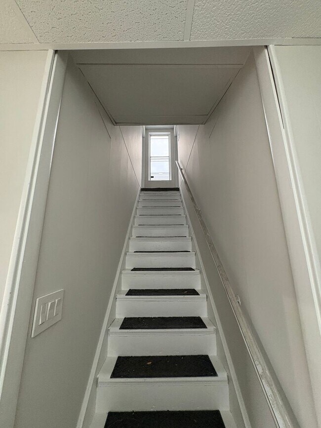 Building Photo - NORWOOD- Cute 2 bedroom 1.5 baths with fenced yard