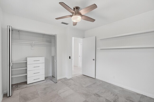 Building Photo - 699 NW 16th Ave