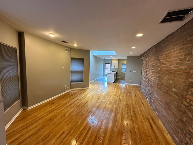 Building Photo - Collins Ave 241-243 MLR