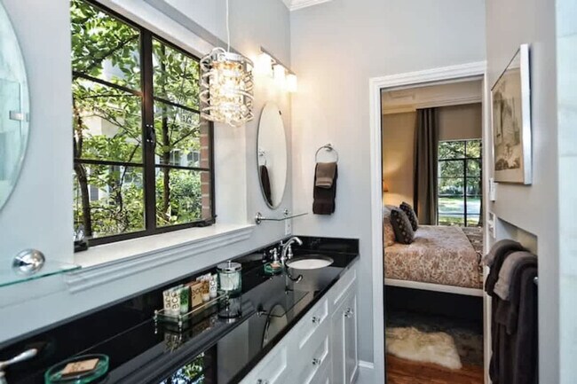 Building Photo - 600 Hermitage Ct