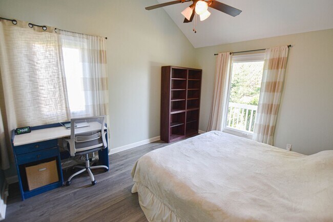 Building Photo - Updated Three Bedroom in Sango!