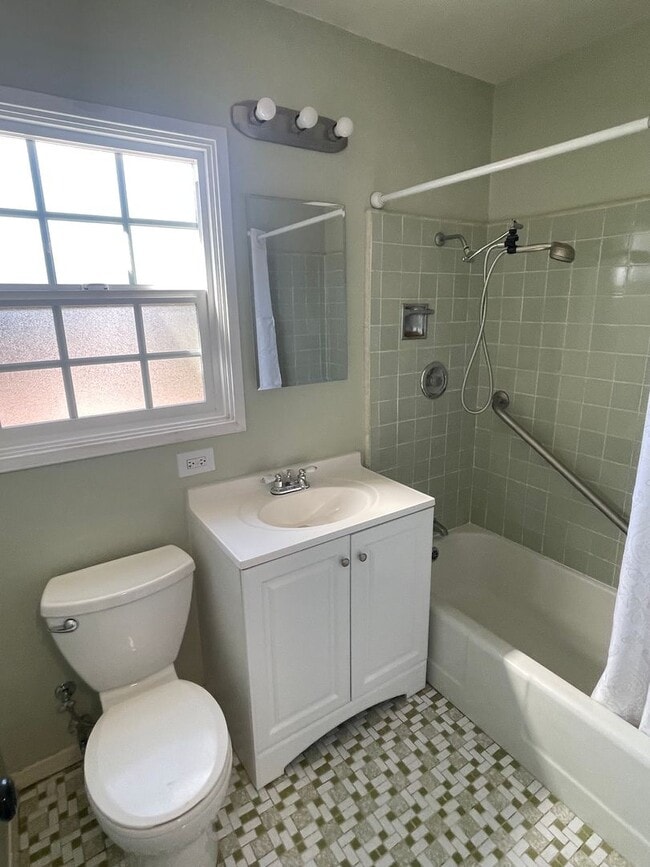Building Photo - Cozy Home with Fully Equipped RV Space