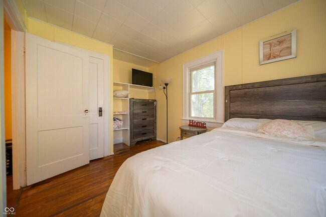 Building Photo - 5446 N College Ave