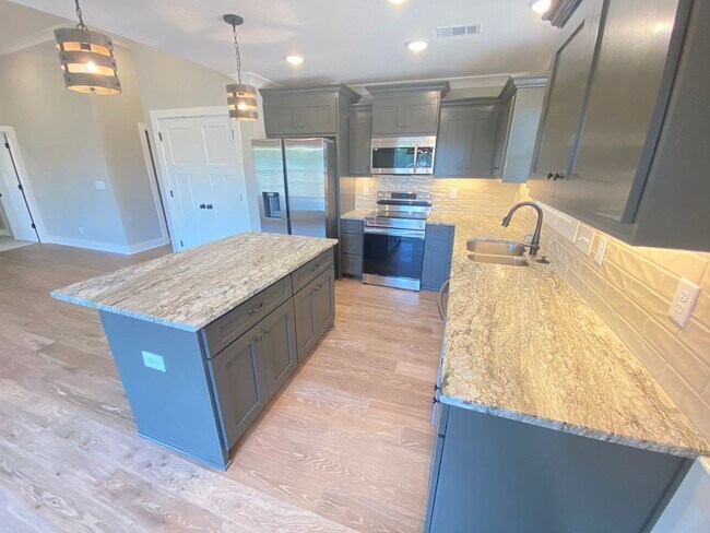 Building Photo - For Lease - 3BR, 2.5BA, 2300sqft home (Gallatin)