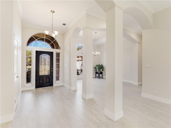 Building Photo - 207 Tellus St