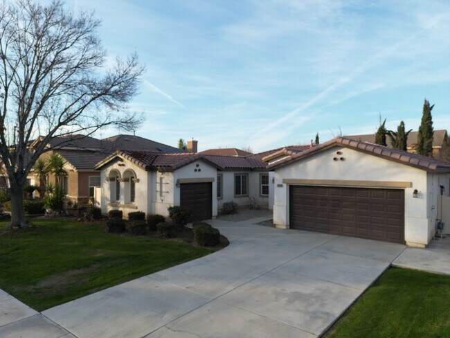 Building Photo - 10008 Sterling Silver St