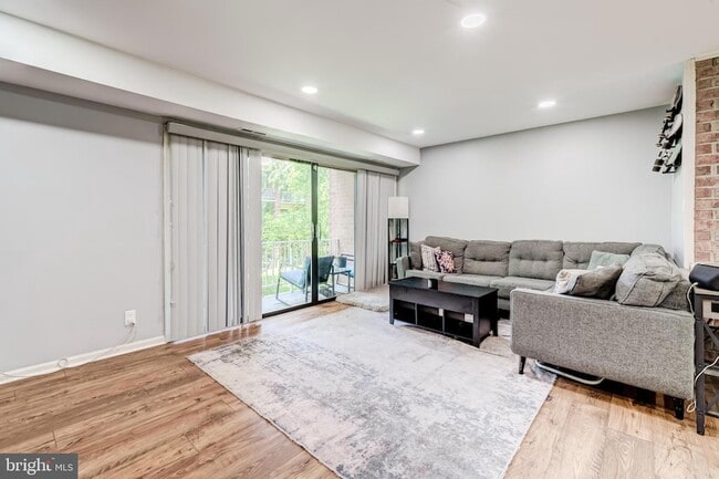 Building Photo - 6012 Westchester Dr