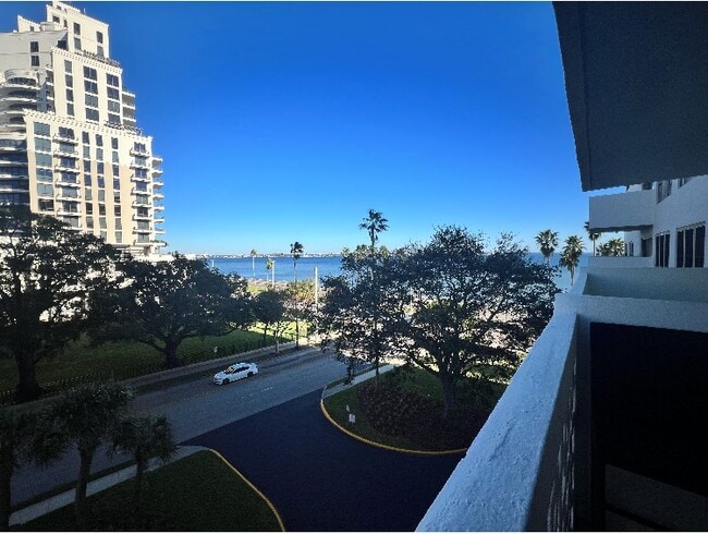 Building Photo - 2401 Bayshore Blvd