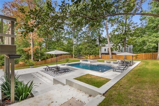 Building Photo - 2522 Wawona Dr NE
