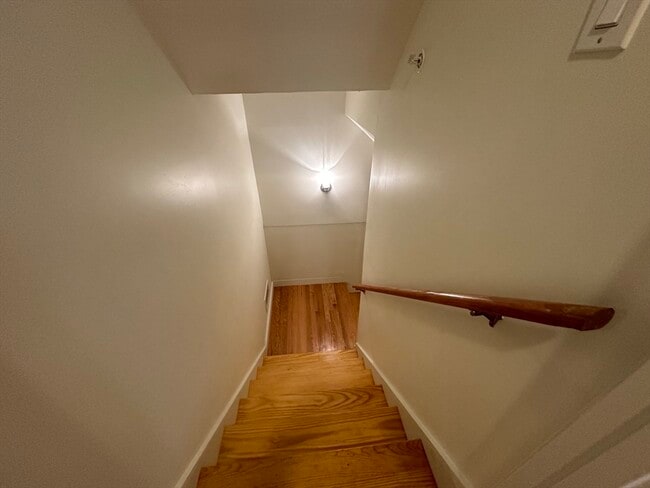 Building Photo - 18 Edgemoor Cir