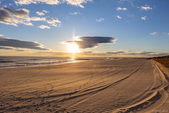 Building Photo - 277 W Broadway