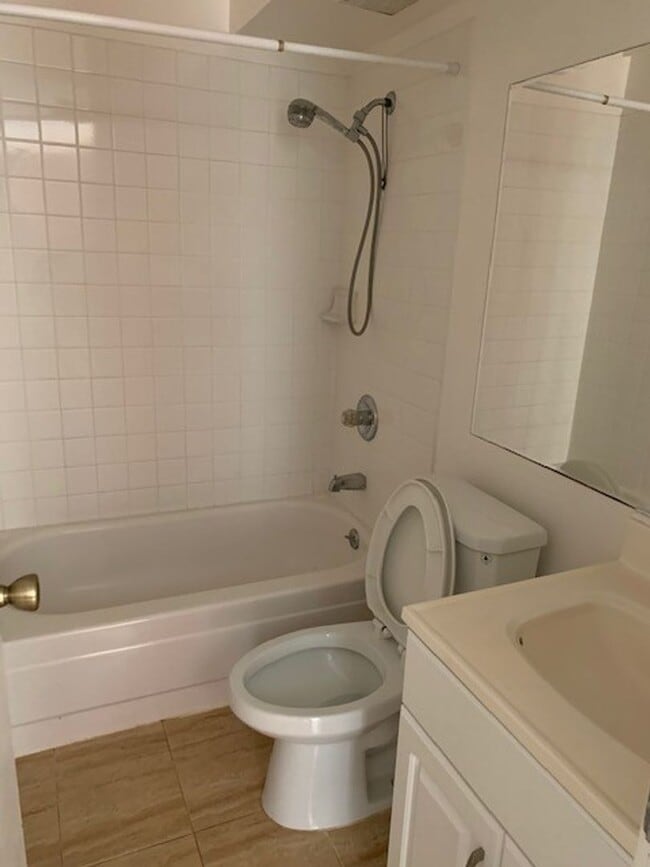 Building Photo - Three Regents Condo - 3 bedrooms, 2 bath, ...