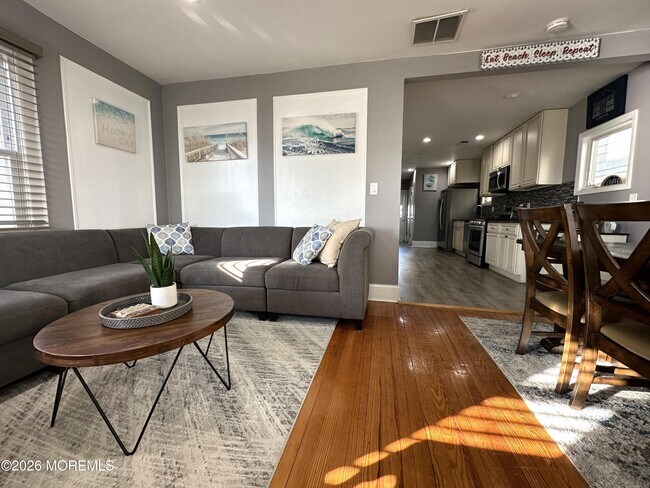 Building Photo - 208 15th Ave