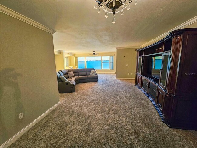 Building Photo - 6020 Shore Blvd S