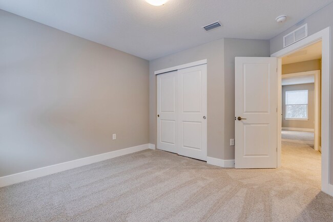 Building Photo - 3 Bedroom End Unit Townhouses in Franklin ...