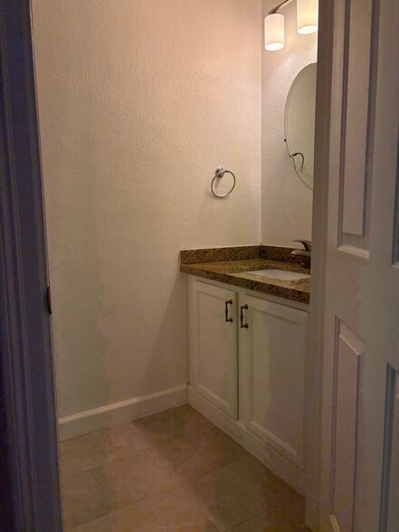 1/2 Bath - 833 Millbrae Ct