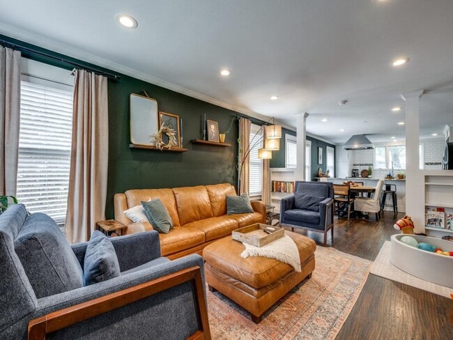 Building Photo - 6009 Ross Ave