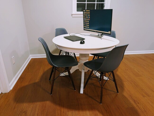 Building Photo - 469 Holt Rd NE