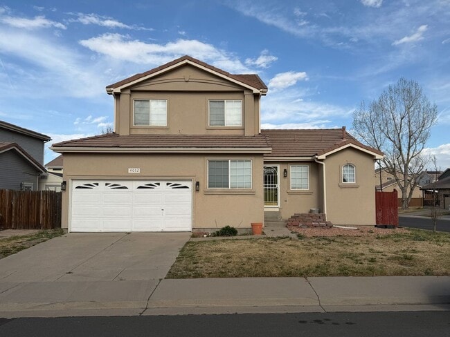Building Photo - Spacious and Bright 3BD Home in Denver - Available Now