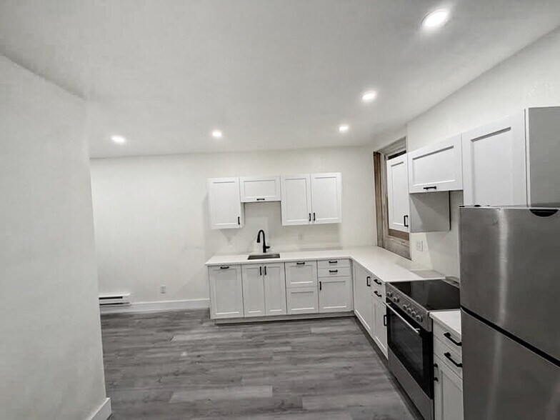 Building Photo - 240 Main St