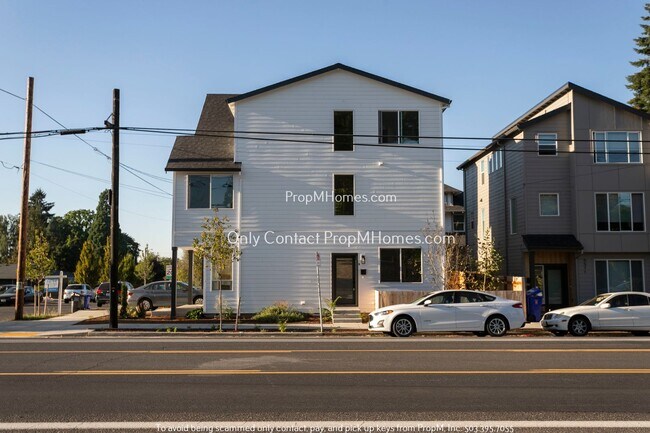 Building Photo - Modern Apartment in the Heart of NE! Half ...