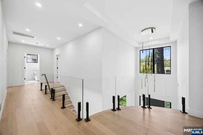 Building Photo - 242 Hardenburgh Ave