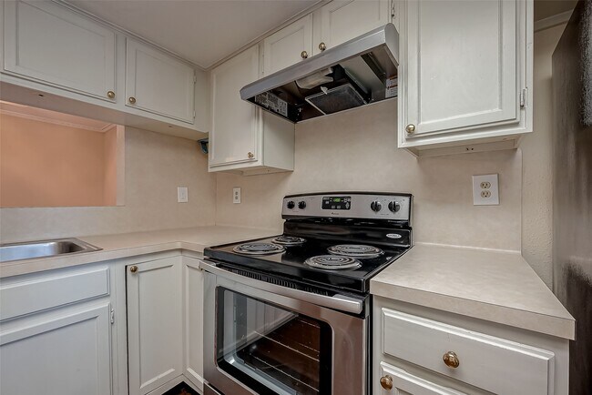Building Photo - 14911 Wunderlich Dr