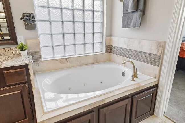 Building Photo - 10605 Enclave Springs Ct