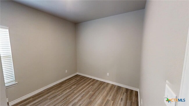 Building Photo - 2107 Wildewood Dr
