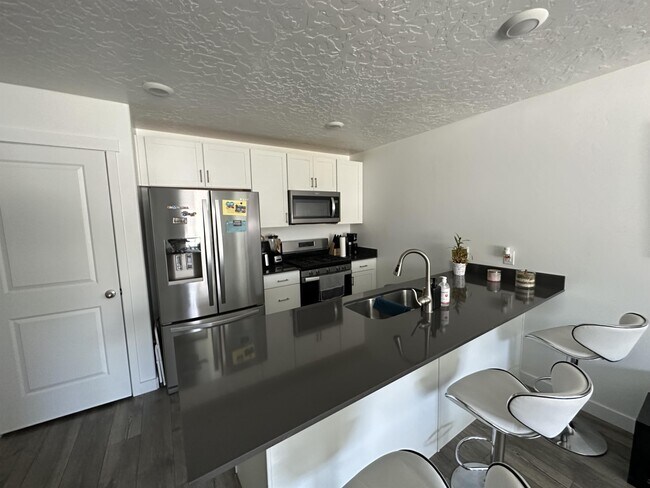 Building Photo - 8516 W Cordero Dr