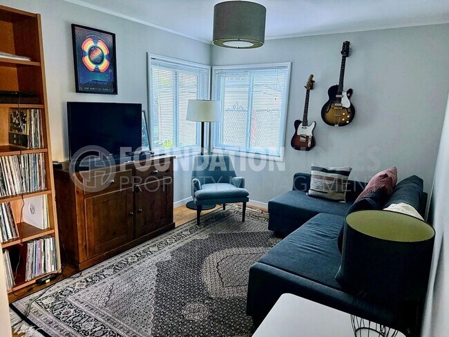 Building Photo - Modern Bret Harte Home with Gourmet Kitchen - FOUNDATION