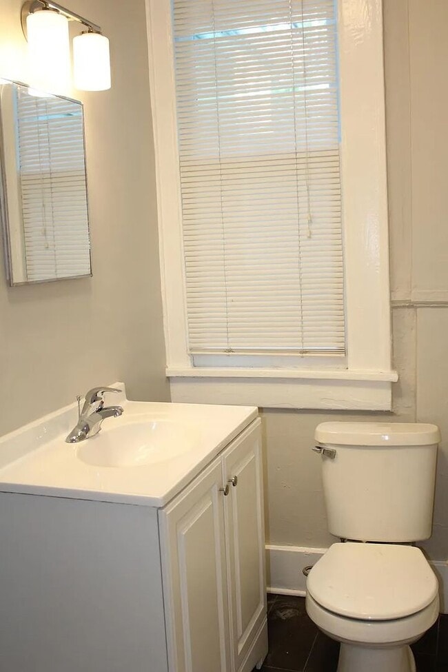 Building Photo - 311 E Duffy St