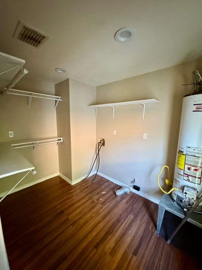 Building Photo - 915 Rosario St