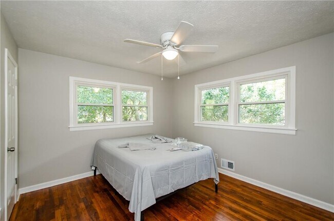 Building Photo - 123 Arnold Pl