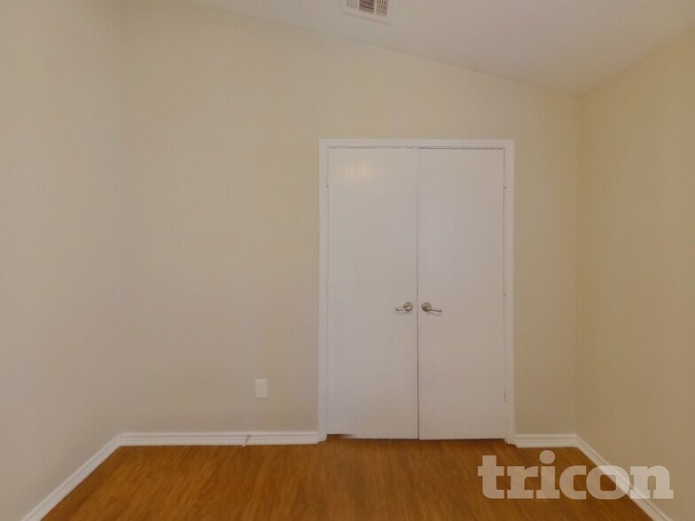 Building Photo - 2116 Charmion Ln