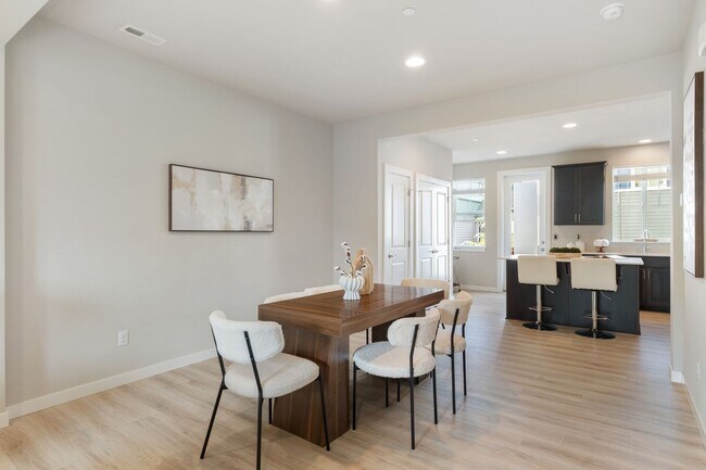 Building Photo - Spacious 3-Bed Townhome in Desirable Pond Community | Bothell - $3,200!!!