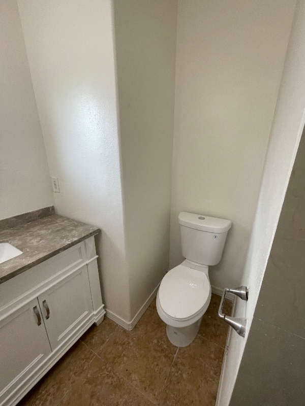 Building Photo - 1535 Los Flores Dr