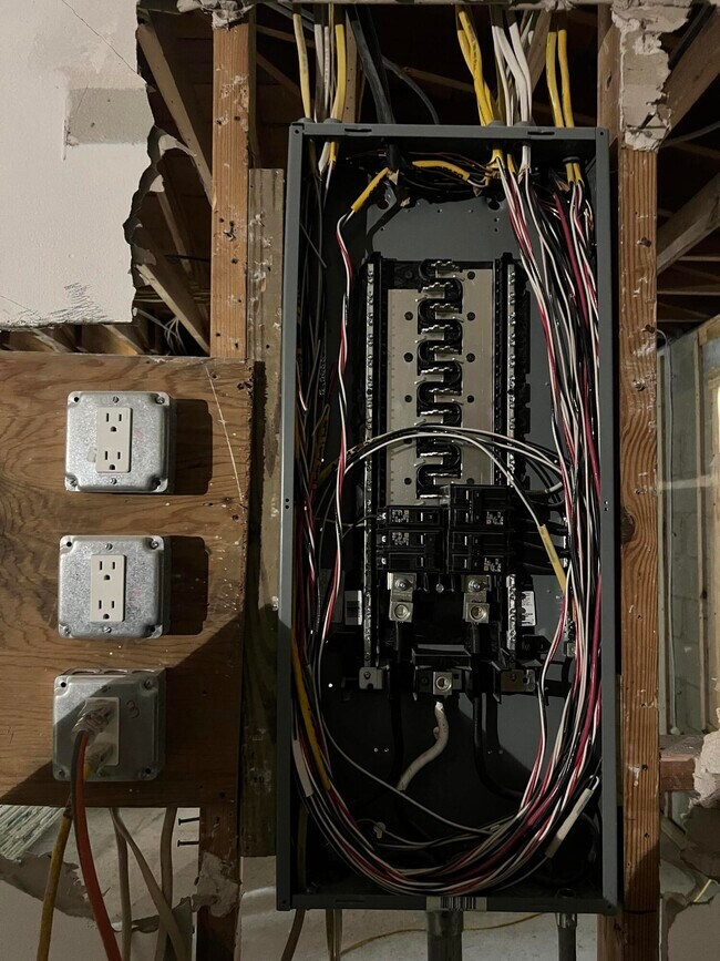 Building Photo - 1410 Beta Ct N