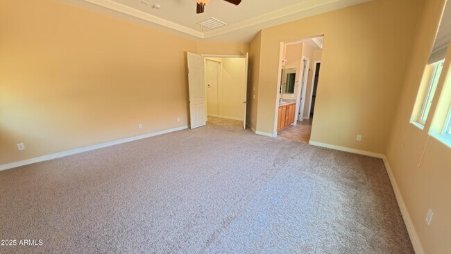 Building Photo - 3742 E Comstock Dr