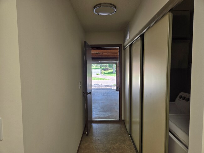 Building Photo - 6471 Hummingbird Ln