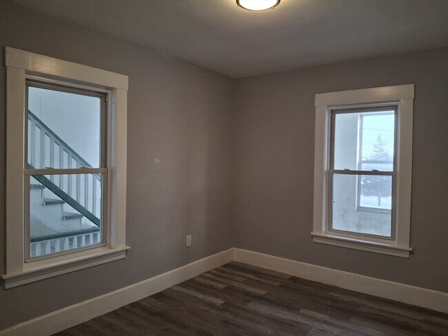 Building Photo - 14 Florence St