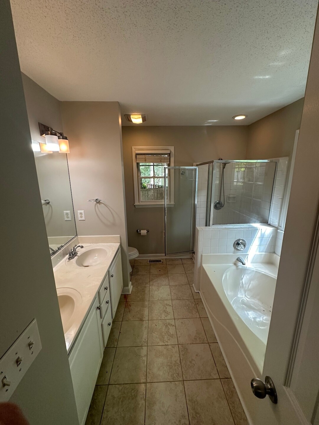 Building Photo - 4210 King Edward Ct