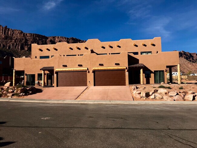 Building Photo - 3374 S Village Loop