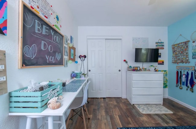 Building Photo - 1228 E Waterview St